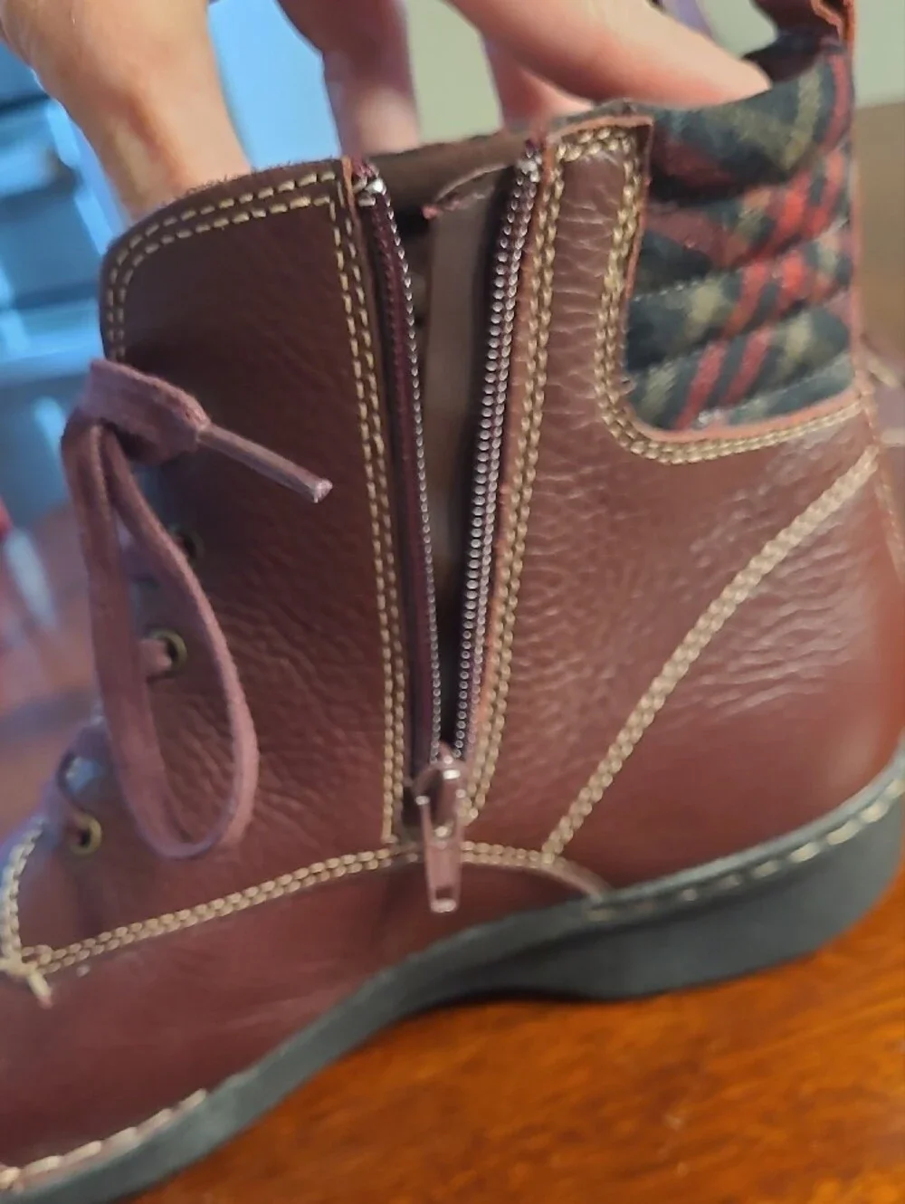 NWOB Burgundy Pebbled Leather Clarks Whistle Bea Ankle Boots Plaid Accents W 9.5